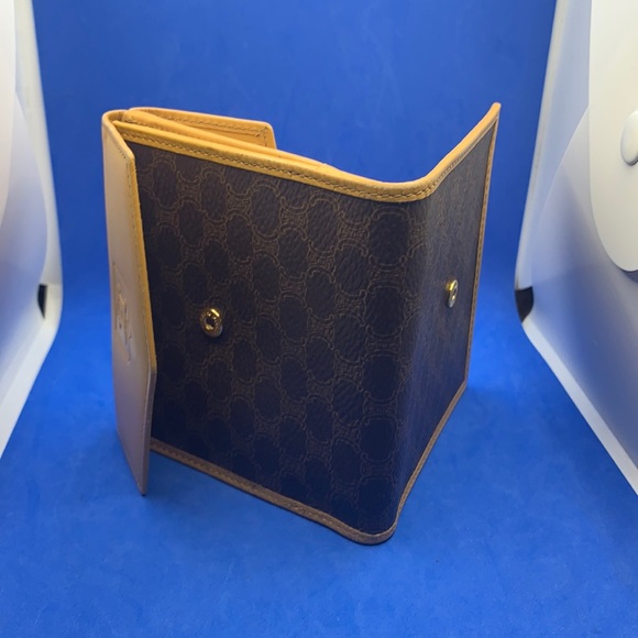 Céline
Macadam Compact In Mustard/Brown Coated Canvas Wallet - Picture 5 of 12